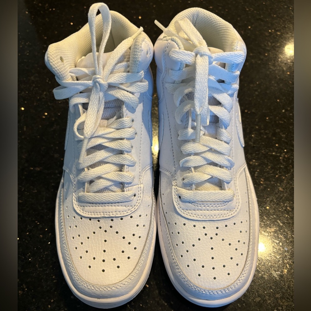 NIKE mid top-Brand new - no box, size US 7